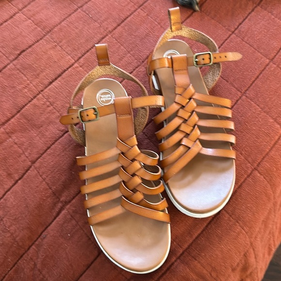 Women’s camel brown wonder nation leather sandal - Picture 1 of 5